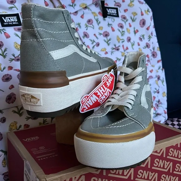 Vans WMNS Sk8-Hi Tapered
Canvas Green Milieu
VN0005U2VV2
Platforms Sneakers - Picture 10 of 16